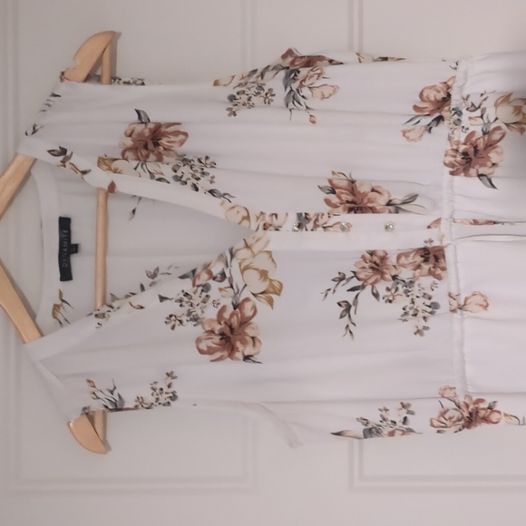 Dynamite, white floral dress, size large - Picture 2 of 3
